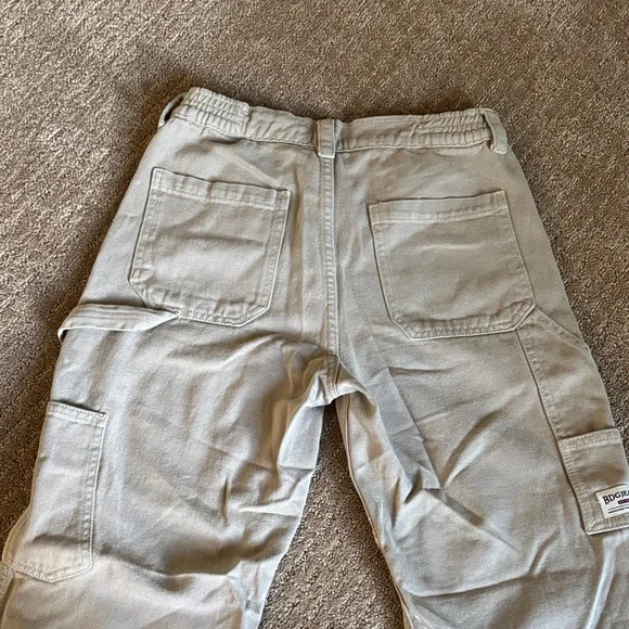 Women’s Tan Cargo Pants - Picture 6 of 6
